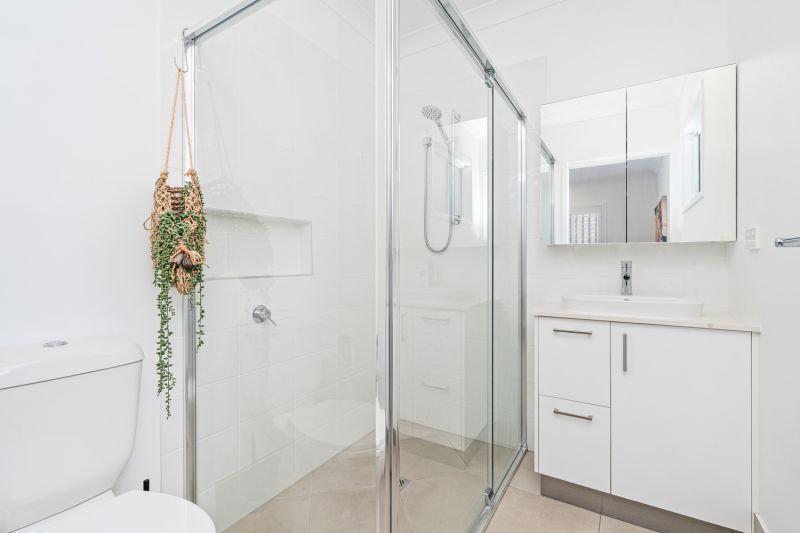 Simplicity and Style – Bright Modern Haven