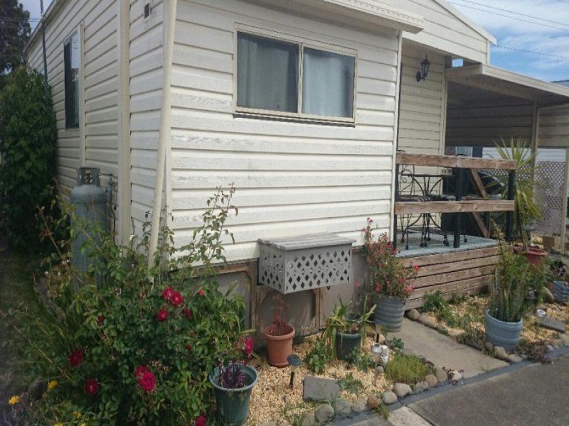 Lovely sunny 2 bedroom home. Easy access into a  large carport.