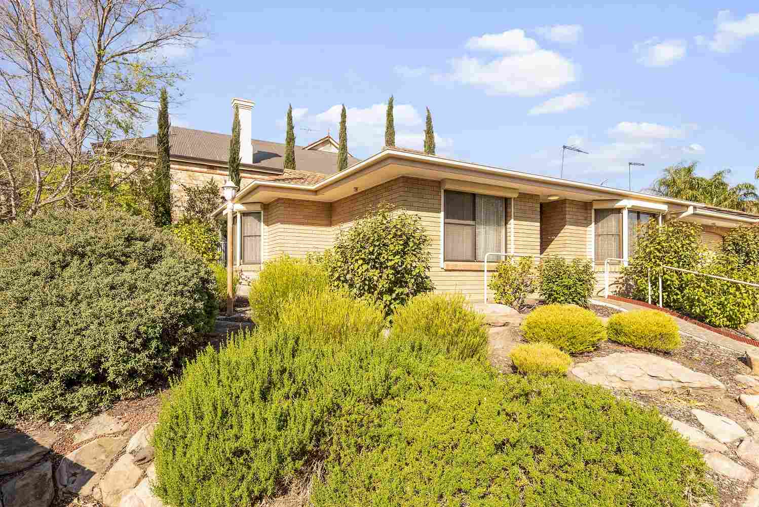 Two Bedroom - Easy Walk to Main Street