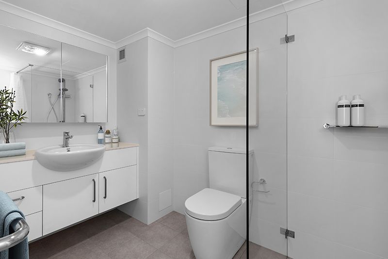 Beautifully refurbished one bedroom serviced apartment with sunny balcony.