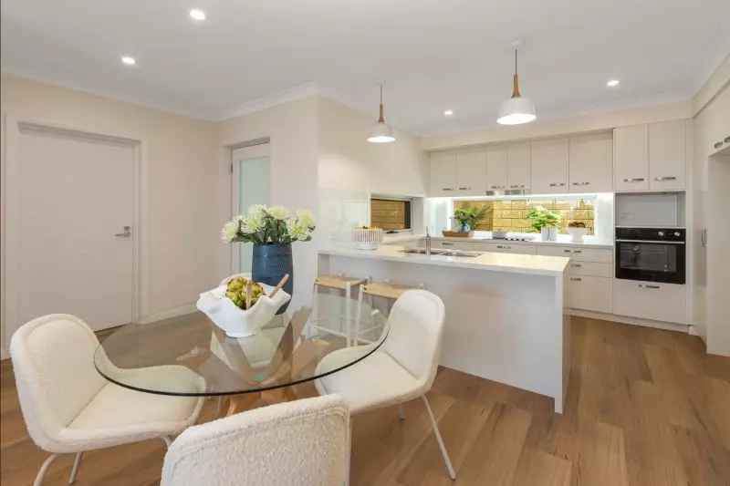 Beautifully positioned villa with golf course views