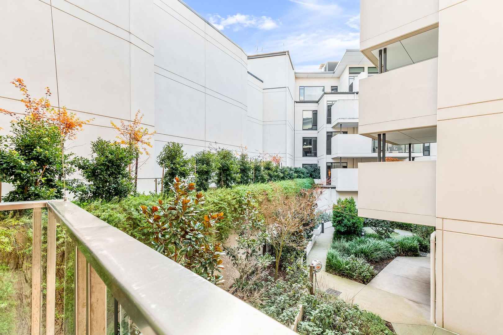 Spacious one-bedroom with tranquil courtyard garden views