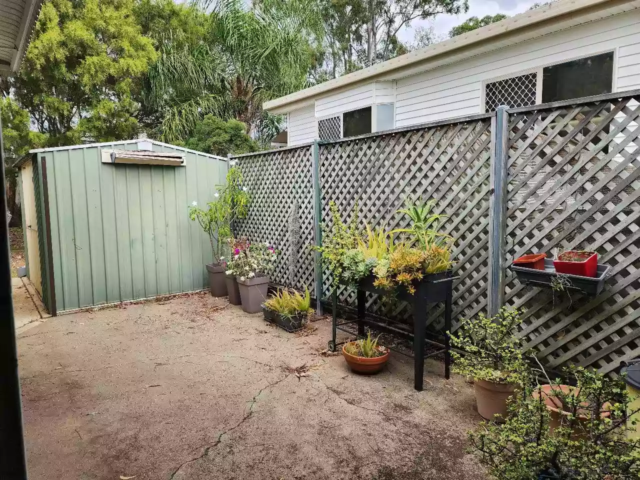 2 Bedroom Villa - Outdoor Areas - Large Garage - Shed - Backing onto Tranquil Green Spaces - NEW LISTING!