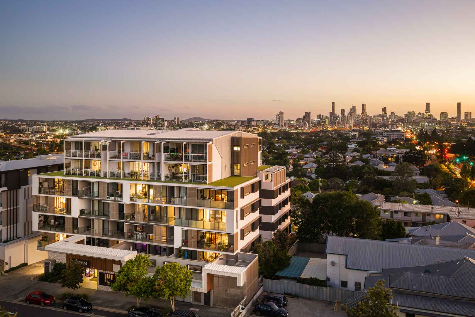 Top floor, north-facing apartment with expansive views
