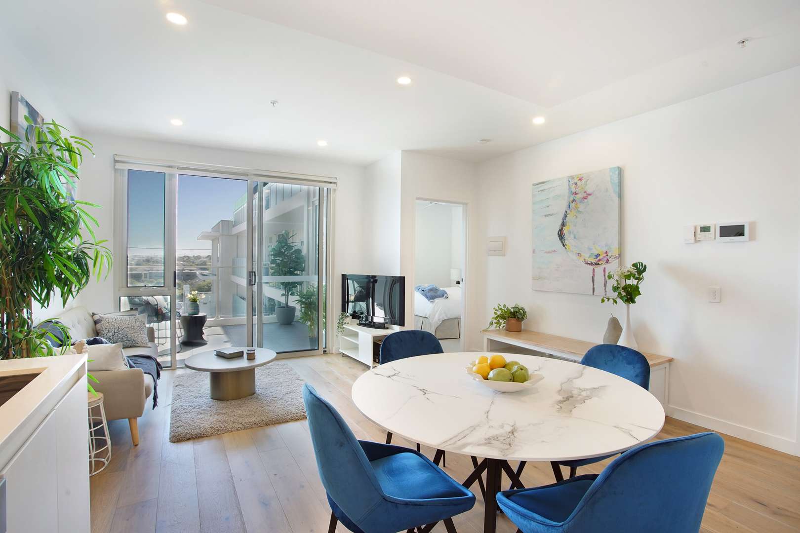 Big on Style, Easy on The Wallet!