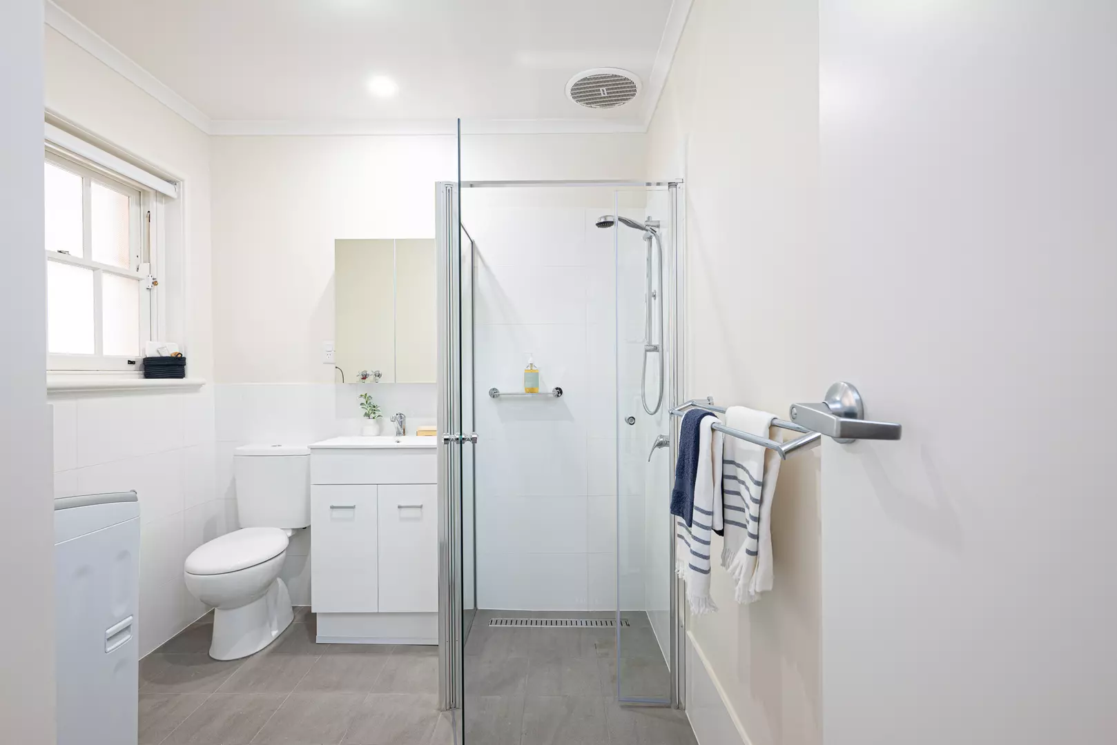 Are you aged 65 years or older and no longer working full time? Discover your independent retirement living beachside bliss at Hove