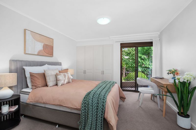 Apt 53 – Oversized, north facing, close to parking