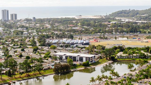 98/ 11 Araucaria Way, Pine Lake Village