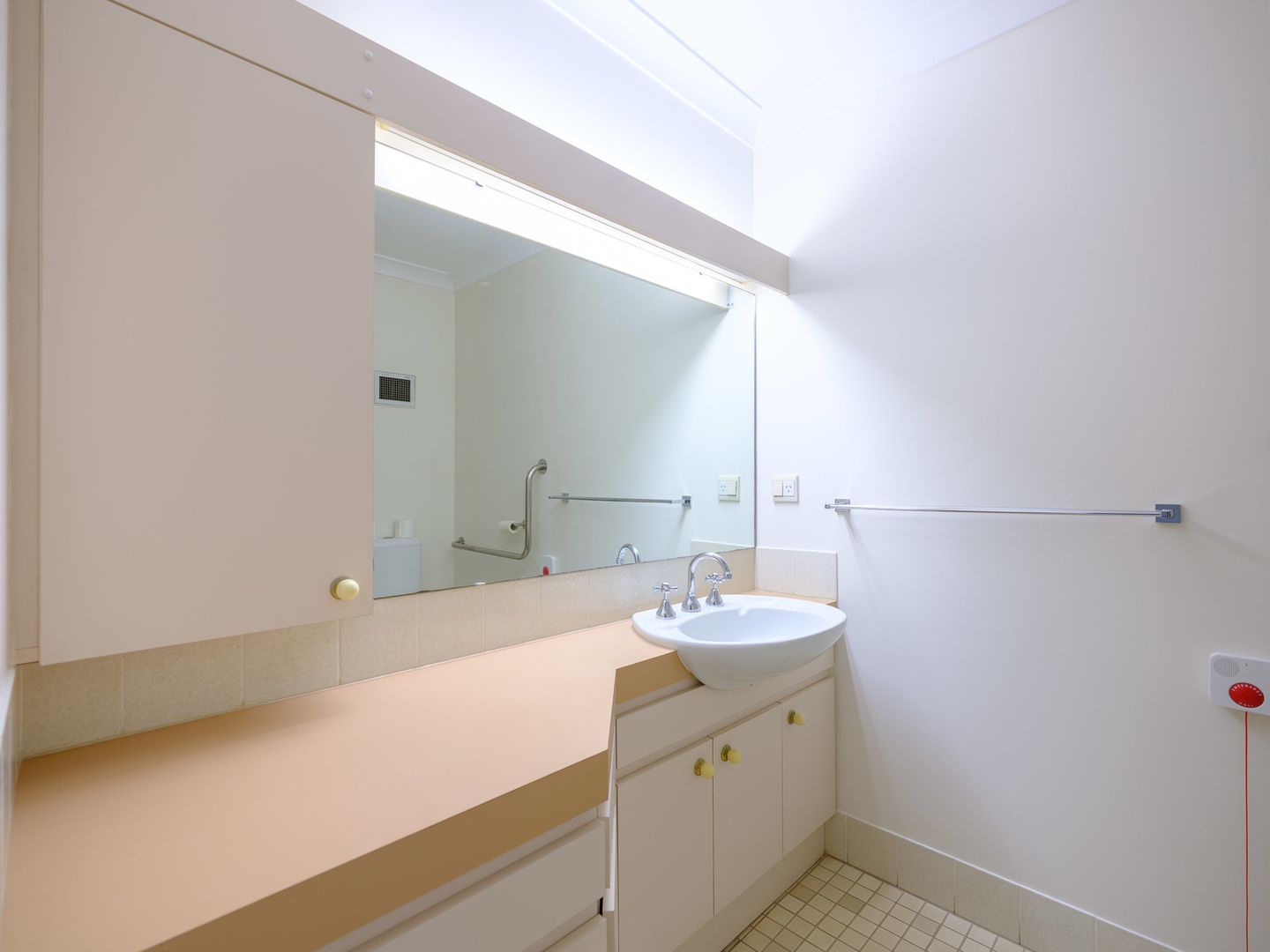 Secure studio apartment in the heart of the clubhouse