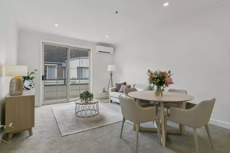 One-bedroom apartment with a large double balcony