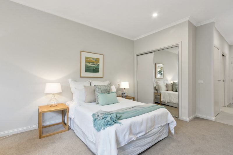 Independent studio apartment with new kitchen