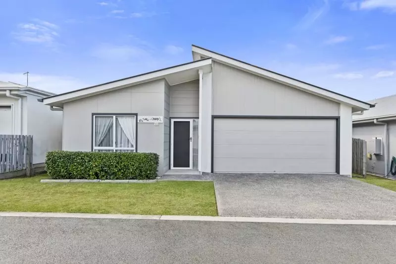 Sunny Position, Spacious Backyard