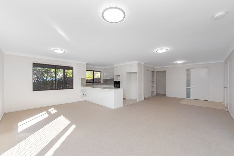 North-facing, fully renovated villa with sunny courtyards