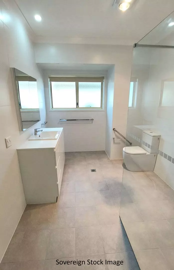 Spacious Light-filled 3 Bedroom Home with Double Garage- Home 24 Sovereign