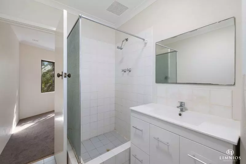 Scenic Hilltop Apartment