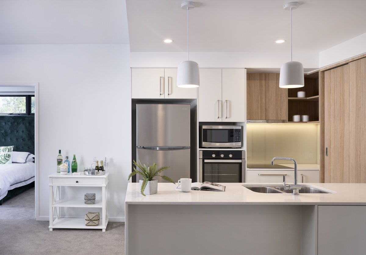 Large, bright and breezy apartment with city outlook
