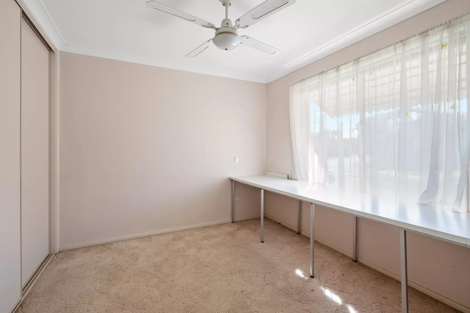 Ground floor Unit With Garage in Excellent Position