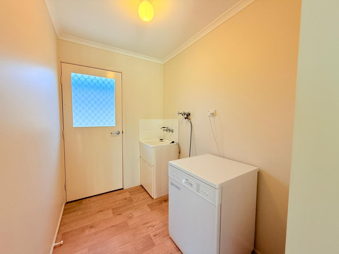 Ready to Move In! Comfortable bright 2 bedroom home in an Over 50's Gated Complex