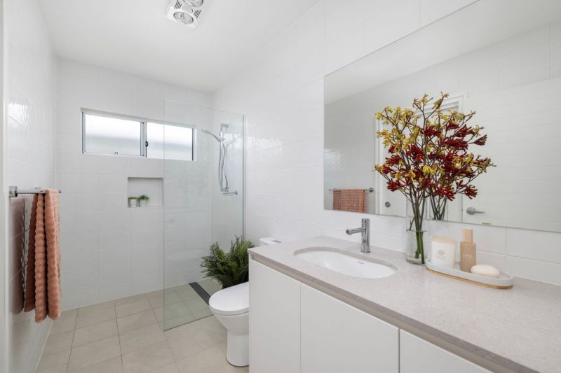 Lakeside Views - Relaxed, Stylish Living at its Best!