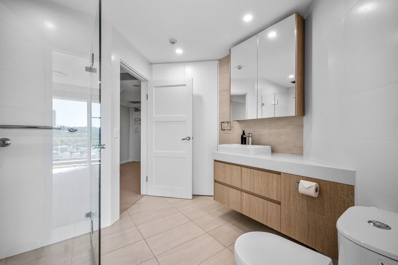 Elevated Apartment with Rushcutters Bay Views