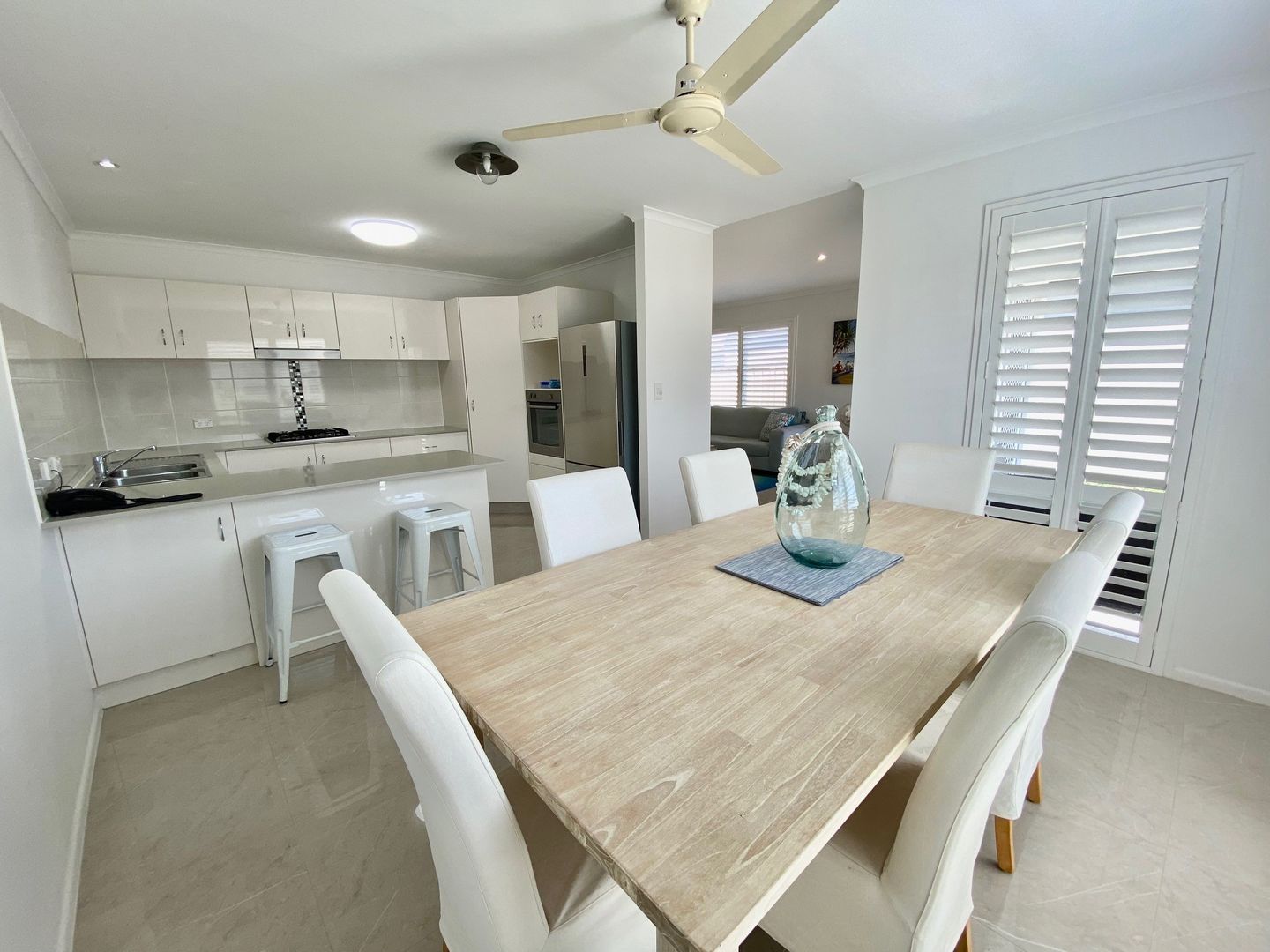 FRESH COASTAL LIVING