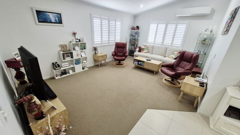 Looking for it's new owner, oversized beauty!