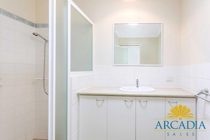 ARCADIA WATERS MADDINGTON - *** WOW LOOK AT THIS PRICE ***