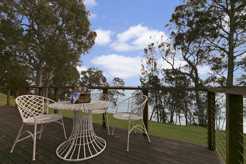 Stunning New hHme on Waterfront Reserve
