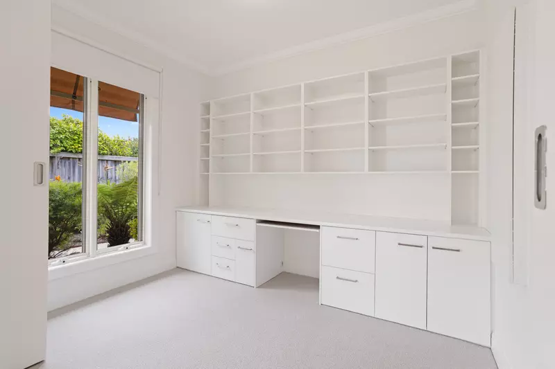 Impressive Villa with Vaulted Ceilings and Private Courtyard