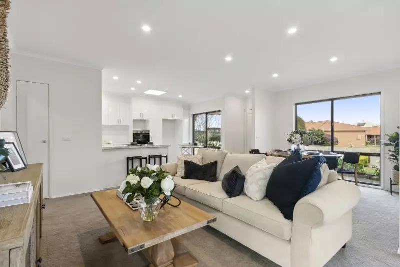 Newly refurbished 2-bed villa with open-plan kitchen