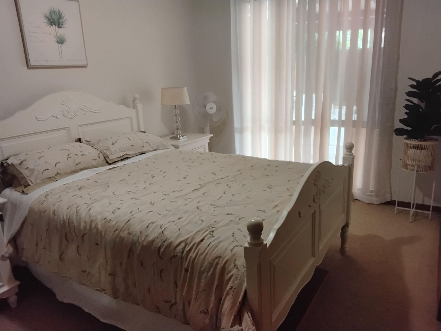 Lovely room in 2 bedroom unit