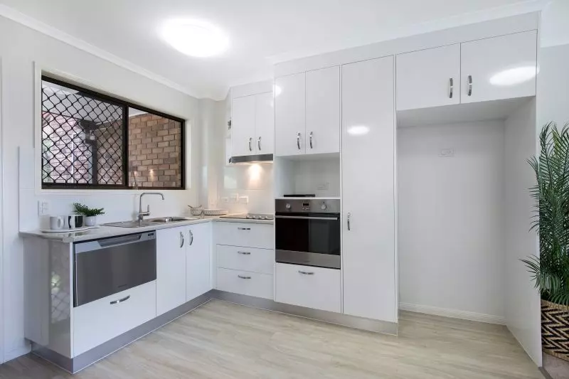 Modern one-bedroom plus study villa