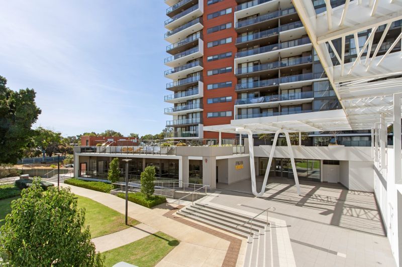 Superb Living by the River