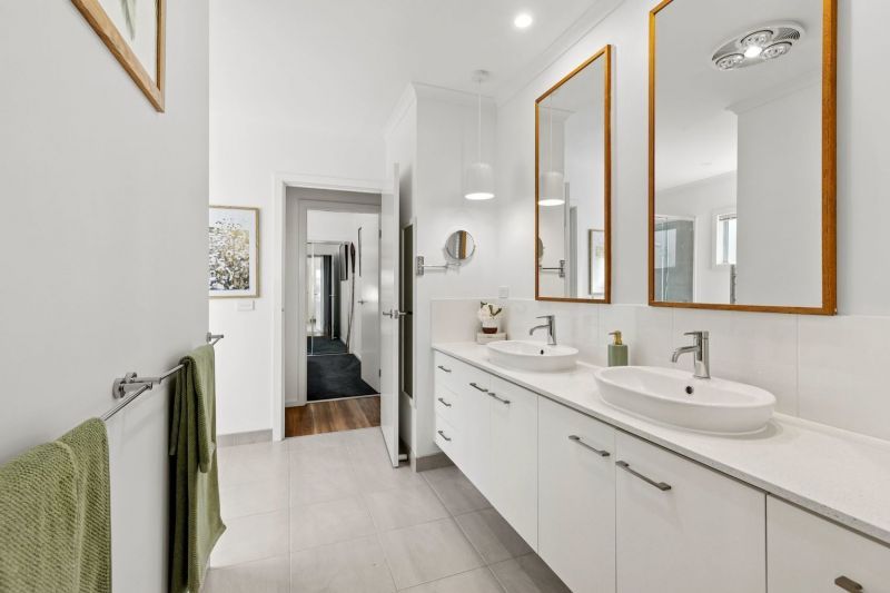 Lifestyle Mount Duneed - Short stroll to the Clubhouse