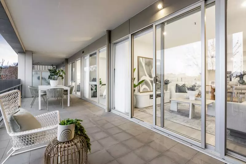 North-facing 2-bedroom apartment with views!