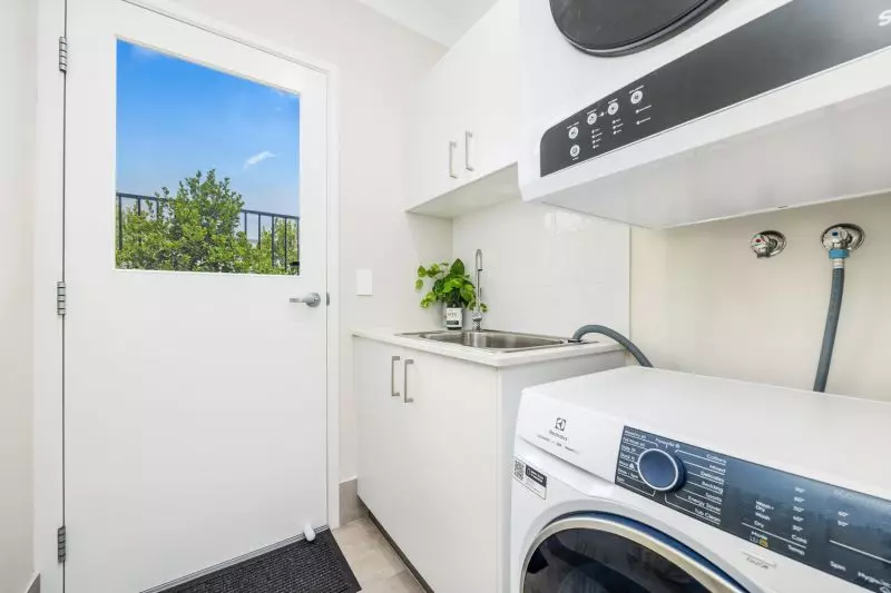 Stylish Corner Home – Extended Private Alfresco