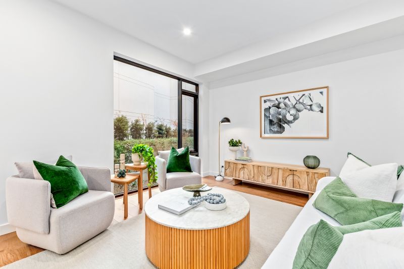 Spacious one-bedroom with tranquil courtyard garden views