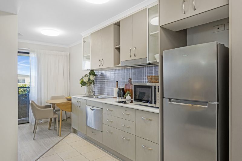 Ground-floor studio apartment with ocean views