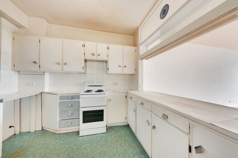 LIGHT FILLED BLANK CANVAS READY FOR A FULL RE-INTERPRETATION