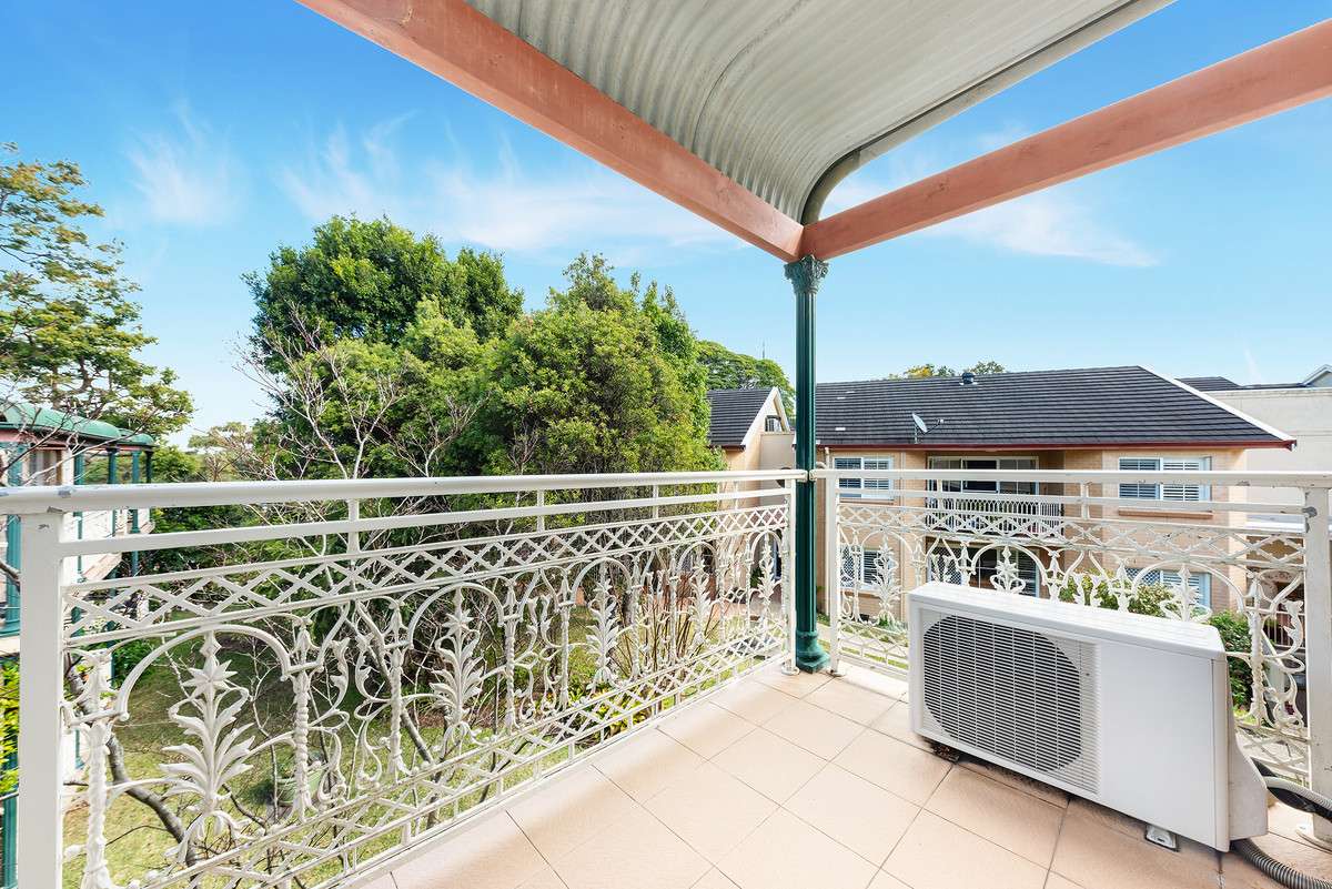 ELEVATED SPACIOUS 1 BEDDER WITH GARDEN VISTA