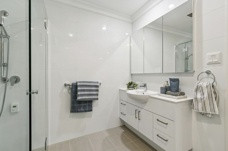 Beautiful & bright newly refurbished 2 bed apartment