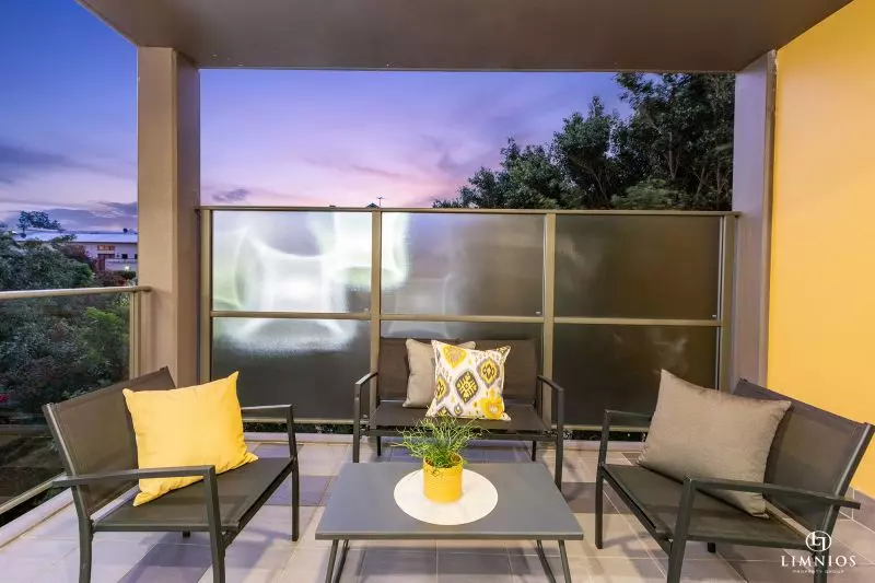 Resort Lifestyle On The City Fringe!