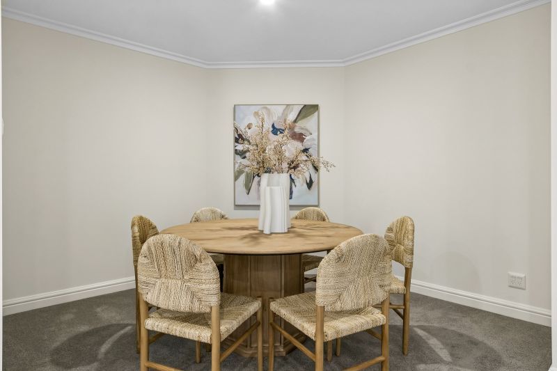 Spacious Three-Bedroom Living apartment
