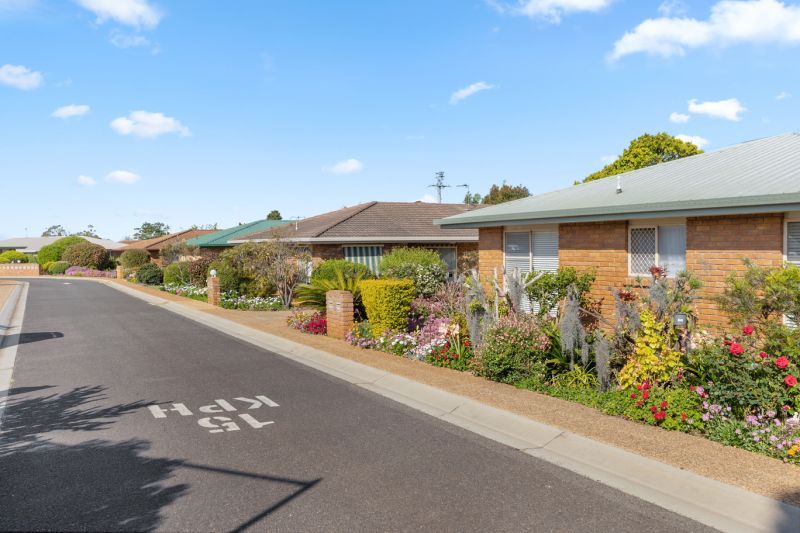 Downsize without compromise!!! Spacious, Stylish and Fantastically located.