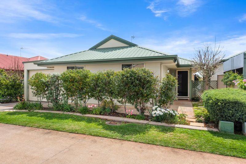 Offer Over $ 565,000