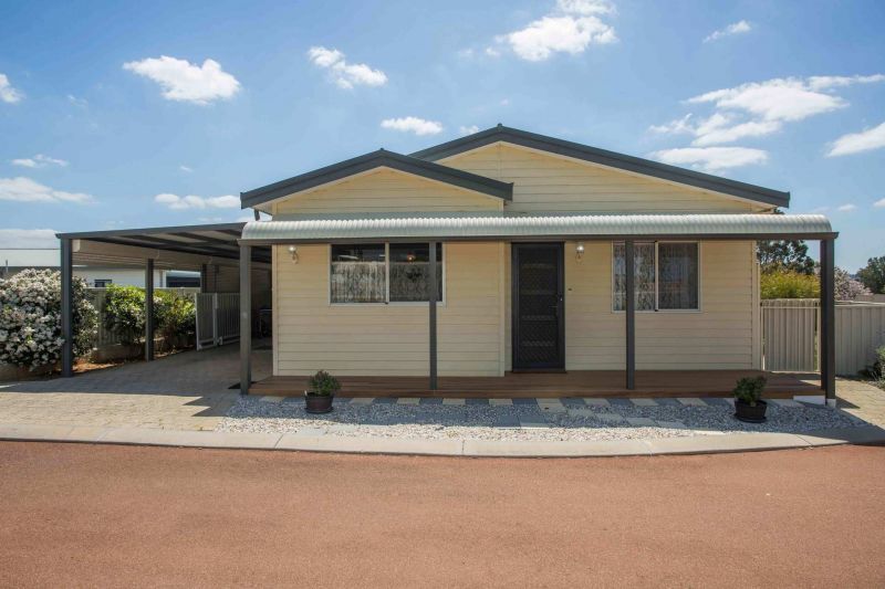 2 bed, 2 bath plus study with stunning hill views