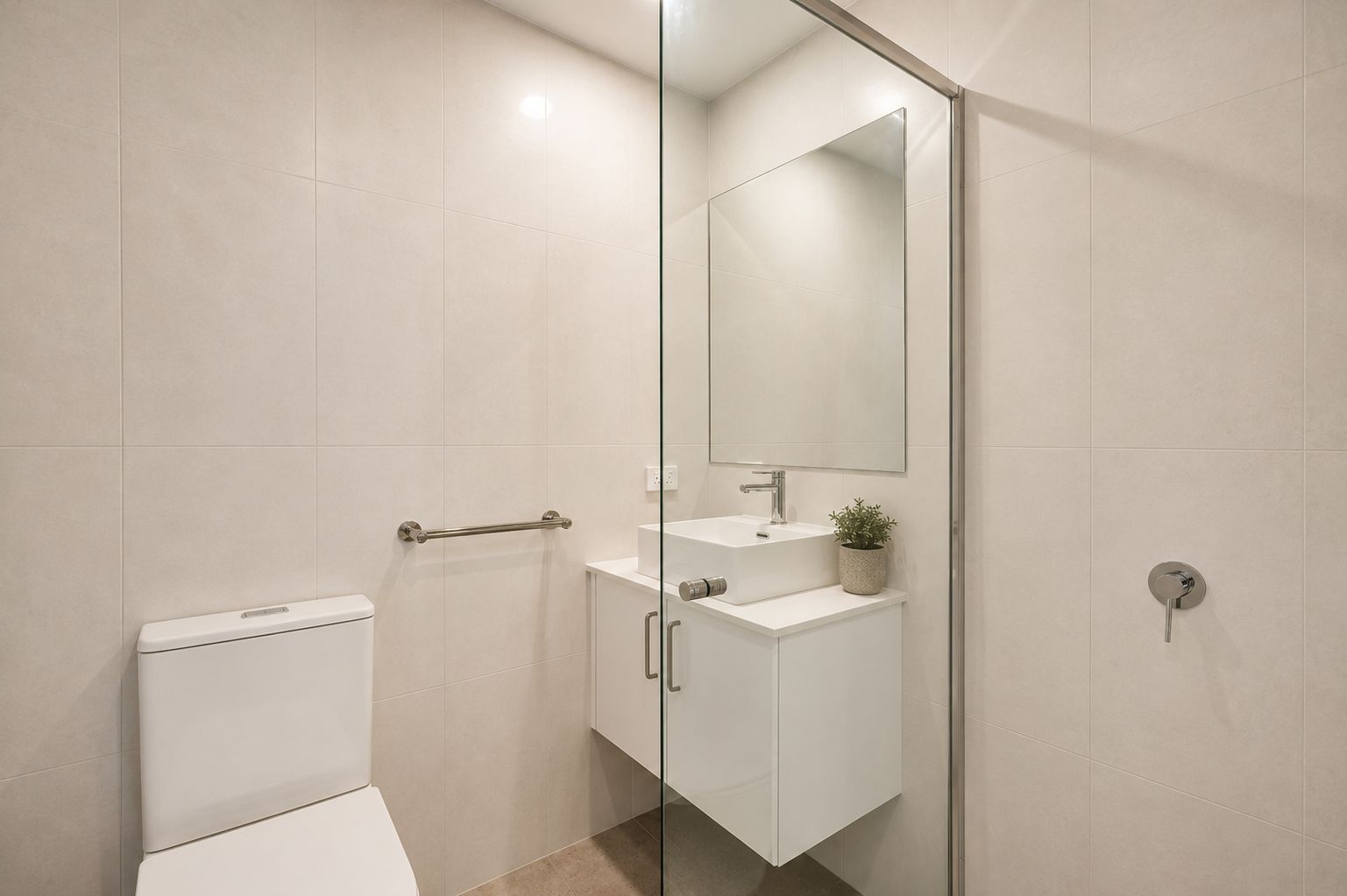 Welcome to The Mountaingum, where contemporary comfort meets effortless living. 