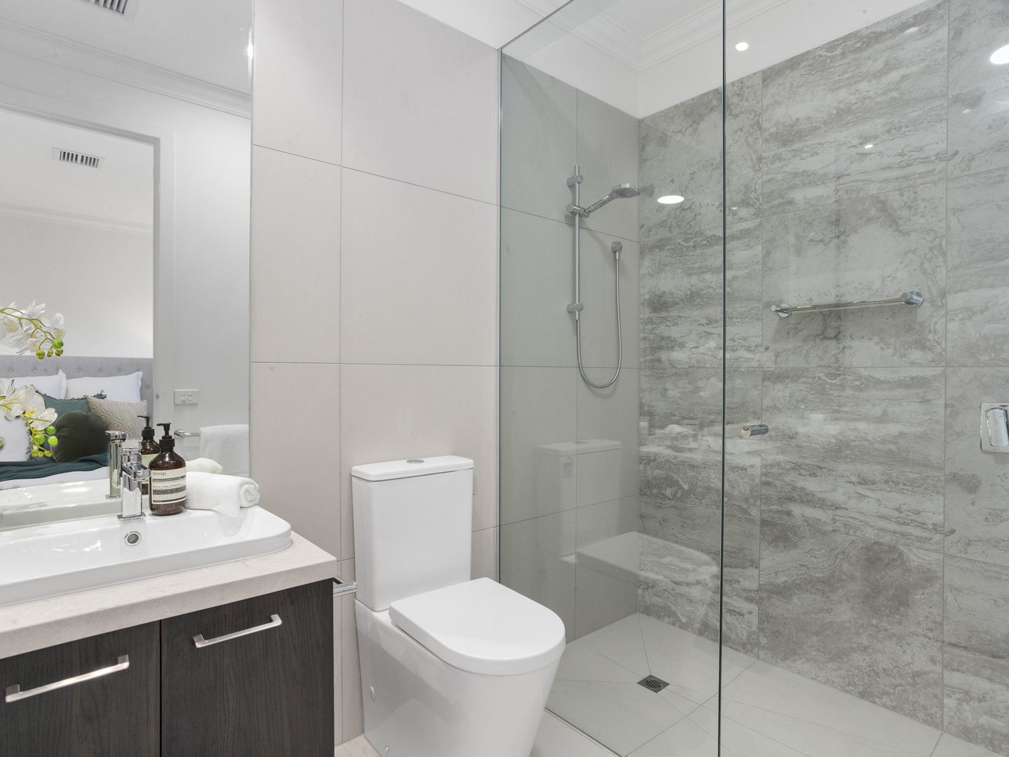 Elevate Your Lifestyle with Breathtaking Views!