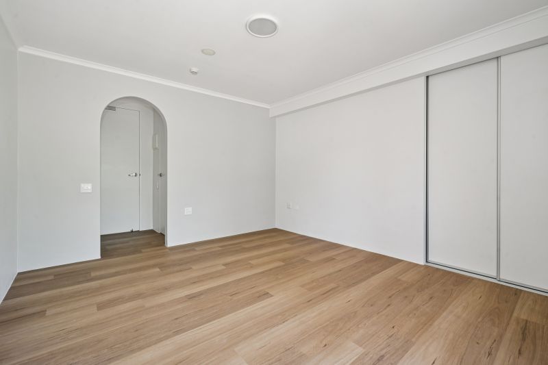 Retire in Style - Modern Serviced Apartment in the Heart of the Northern Beaches