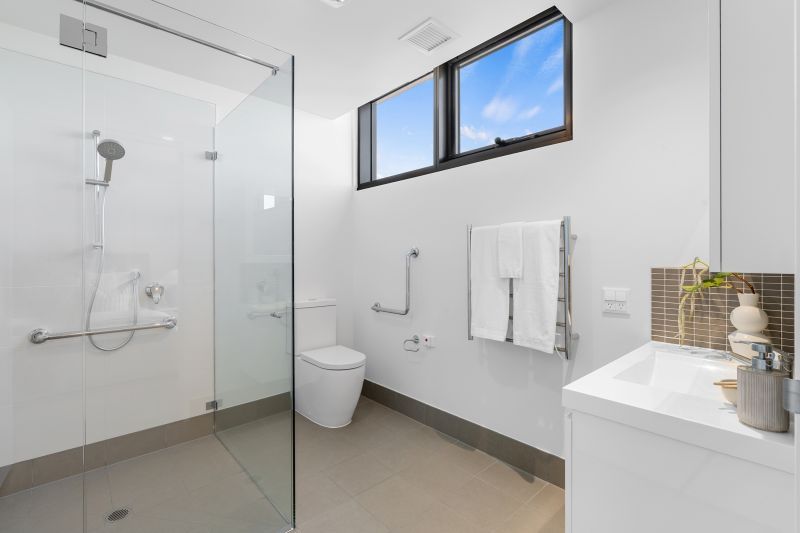 Superb Lifestyle Offering Stunning Bay Views